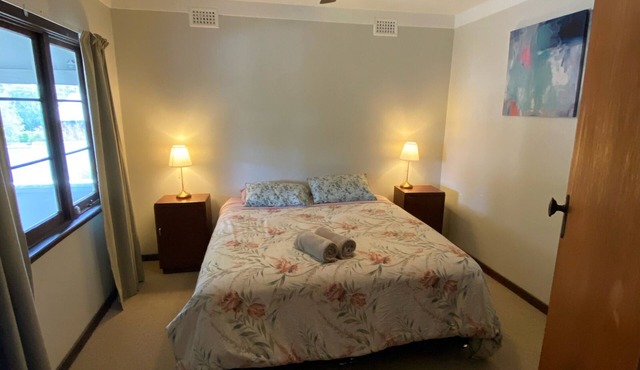 Lovely vintage home right in the Margaret River town center. Dog friendly!n