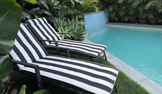 Luxe Oasis : Short stroll to beach and cafes (pet friendly) in Booker Bay