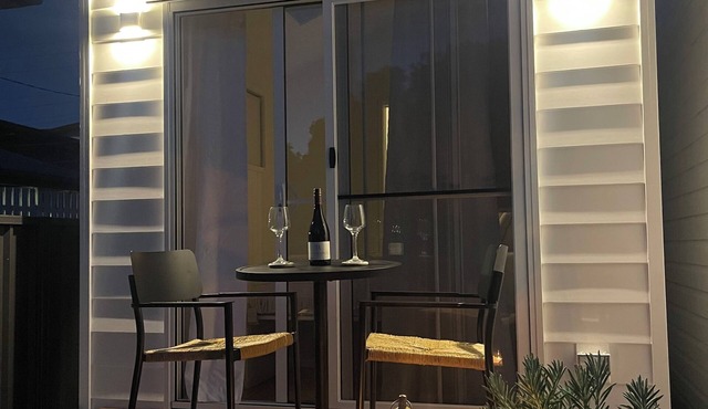 Luxe Tiny home close to Brisbane CBD with pool/free parking in Coorparoo