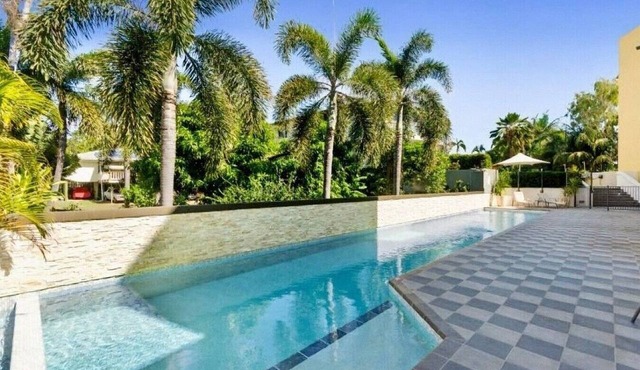 Luxury 2 BR North Ward in North Ward