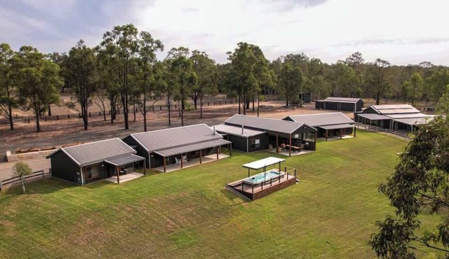 Luxury 6 Star Farm Stay fit 16 people