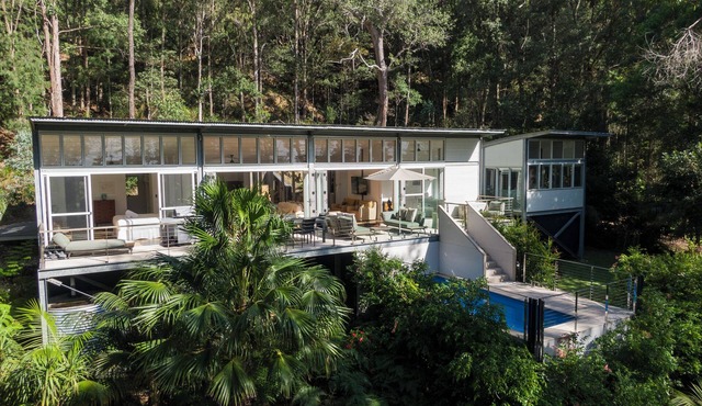 🌿 Luxury Bush + Beach Retreat | Pool, Cedar Hot Tub & Private Nature Trails