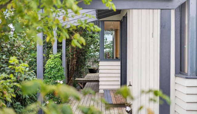 Luxury Coastal Escape at Kingston Beach