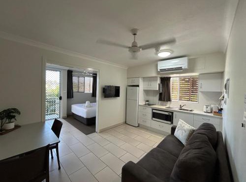 Luxury Coastal Escape at Endeavor Inn - Emu Park