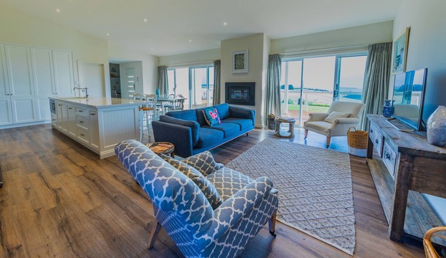 Luxury coastal guesthouse