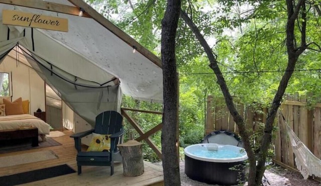 Luxury Glamping on Elora Sunflower Farm -Sunflower in Elora