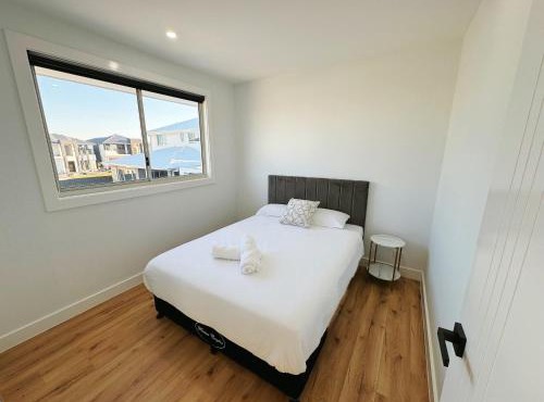 Luxury Newly Built Home Queen Room