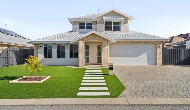 Luxury Waterfront 5-Bed Family Home Near Mandurah