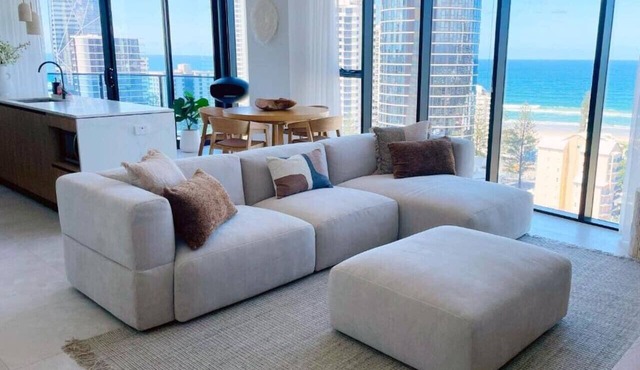 Lvl 15 Luxury 2 Bedroom APT with Beach Views in Broadbeach