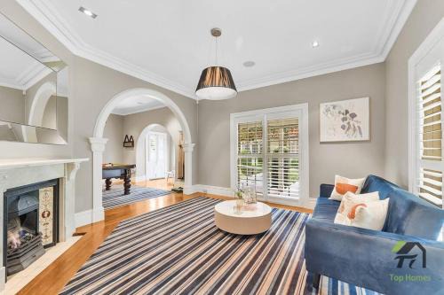 'Lynwood' Warrawee Manor- Koi Home