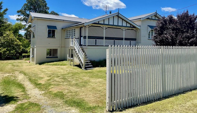 MAGNOLIA HOUSE ON THE CREEK - STANTHORPE