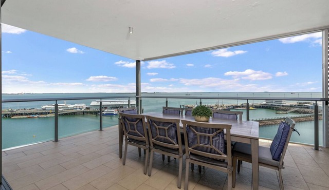 Majestic Waterfront Lagoon & Harbour Views + Cafes