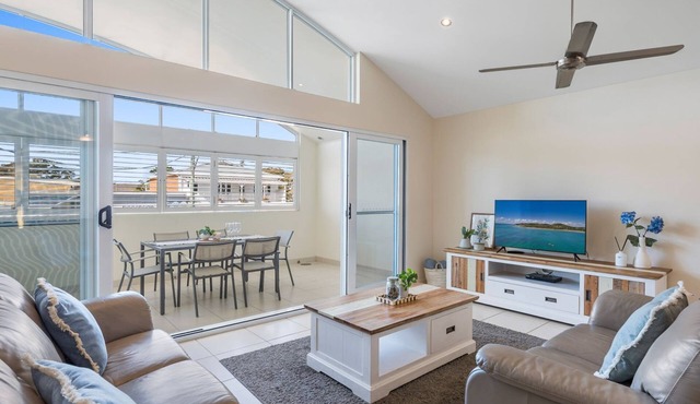 Malibu Apartments Unit 2 - 5 Oak Street