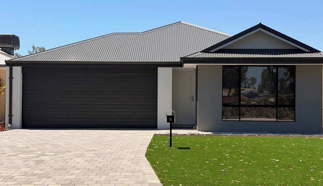 Mandurah escape with an ensuite in each room!