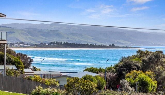 Marengo Beach House - Superb views, walk to beach