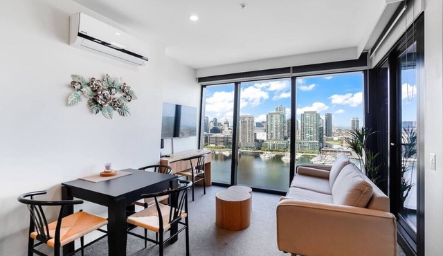 Marina Tower - 21st Floor Apt with Beautiful View!