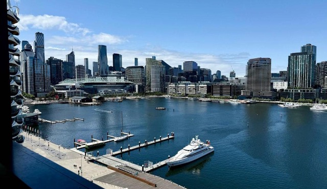 Marina Tower - Stunning Harbour & City View