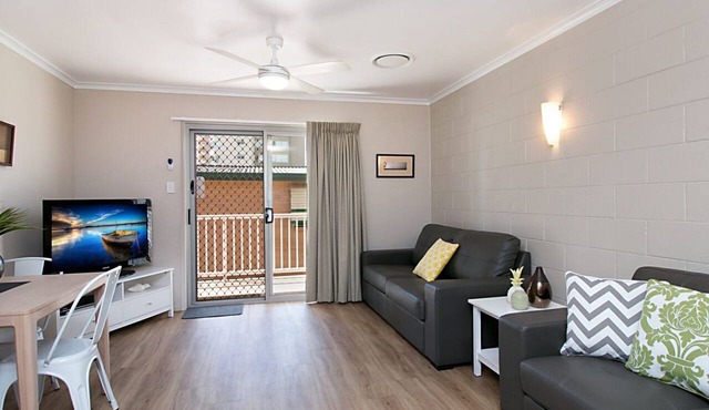 Mavic Court Unit 4 Only 200m to Rainbow Bay Beach in Coolangatta