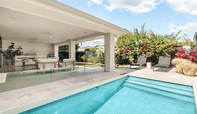 Mediterranean Home | Pool, Sleeps 8, 50m to Beach