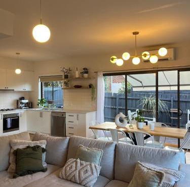 Melbourne home close to Airport & Train Station