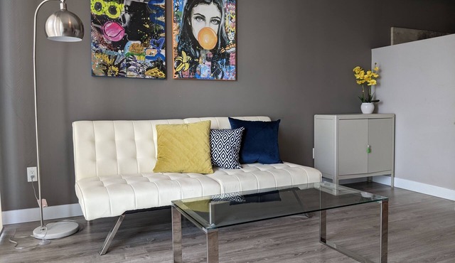 MODERN 1BDR CONDO NEAR UNIVERSITY in Waterloo