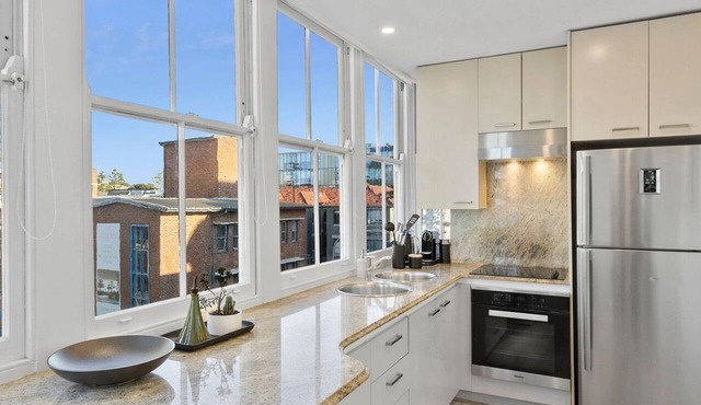 Modern 2 Bed Apartment - Manly Beach Views