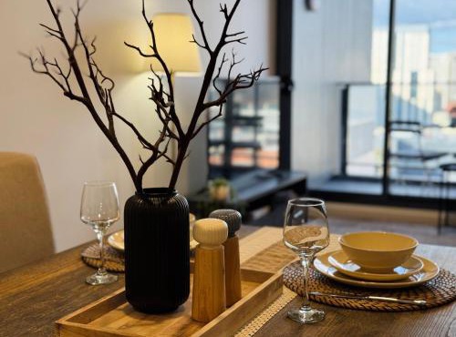 Modern 2B2B City Apartment-Free Parking-Pool-Gym in Adelaide