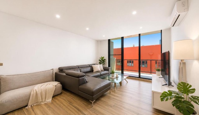 Modern 2BR Apt with Parking Walk to ICC & CBD & Darling Harbour & Chinatown