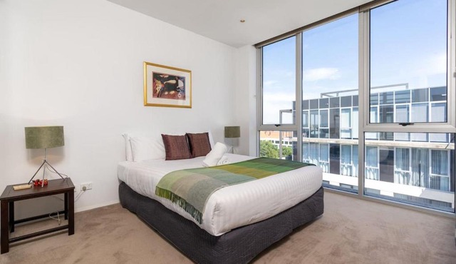 Modern 3BR Home 5 mins away from Parliament House - Hosted by Canstay