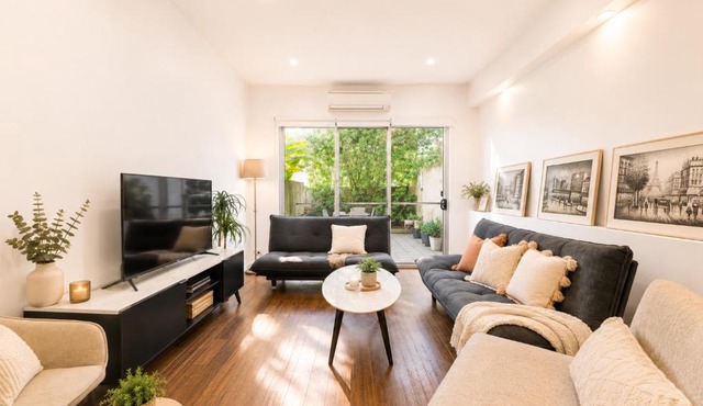Modern 4BR House Walk to ICC & Darling Harbour & Fish Market & CBD