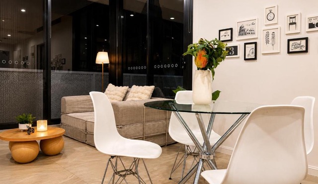 Modern Apartment Near Stadium & Shops