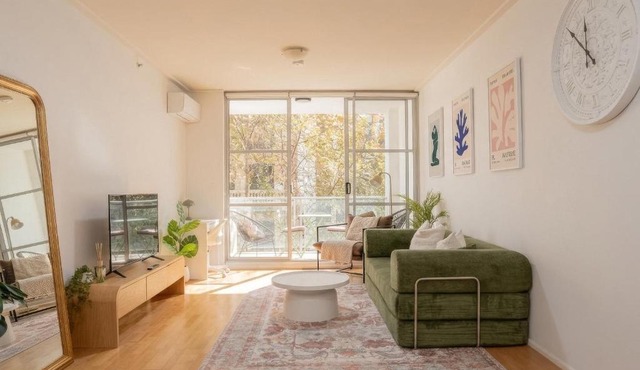 Modern City-Centre Apartment on Kent with Pool, Gym & Free Parking