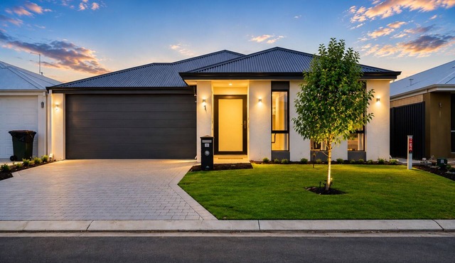 Modern coastal retreat in Madora Bay, minutes from the beach. Enjoy spacious living and easy access to Mandurah's coastline, parks, shops, and local attractions—perfect for families and friends.