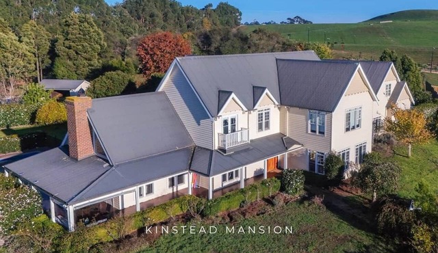 Modern country escape @ Kinstead Mansion