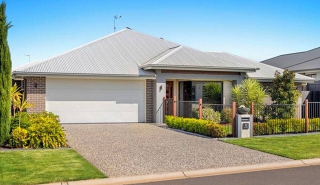 Modern Dream House | Stylish, Bright & Peaceful Near CBD in Kearneys Spring