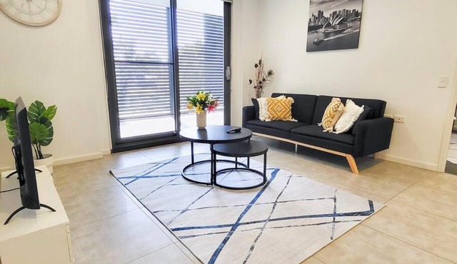 Modern Elegance: 2 Bedroom Oasis w/Free Parking in Epping
