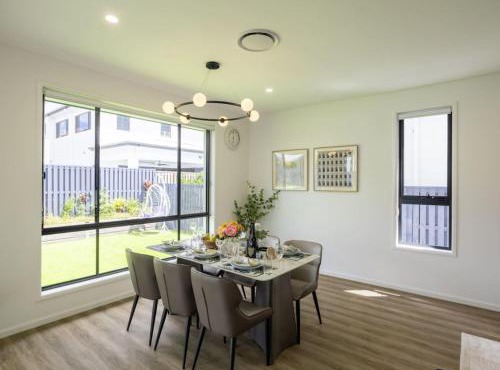 Modern Elegance Spacious 5BR Retreat in Rochedale in Rochedale