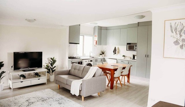 Modern Home - 2 min To CBD - Near Lakes & Forests in Oberon