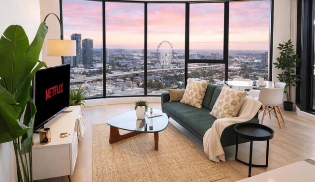 Modern Melbourne Apartment | Skyline Views & Pool