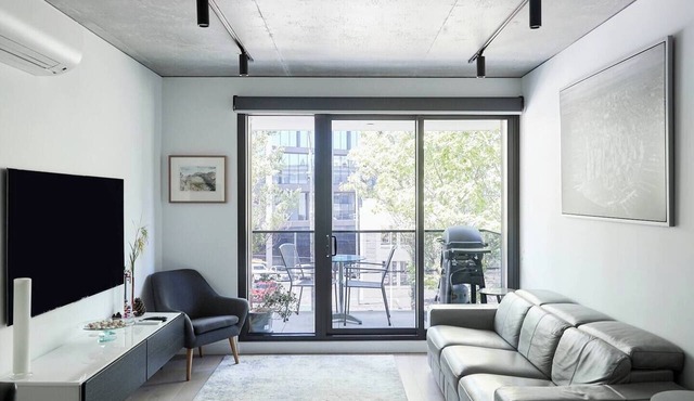 Modern Minimalism Slate Chic in the City in North Melbourne