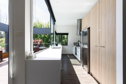 Modern Newnham Retreat