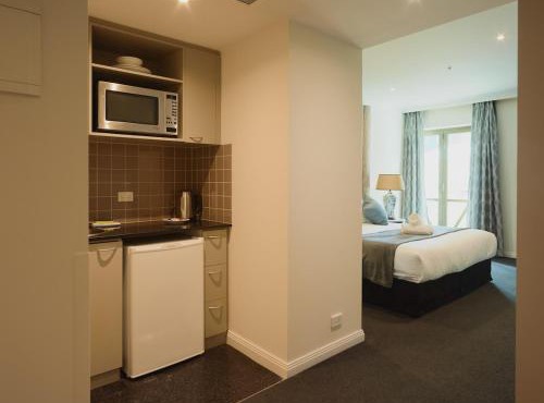 Modern Nomads Central King Size Studio with Indoor Pool and Gym