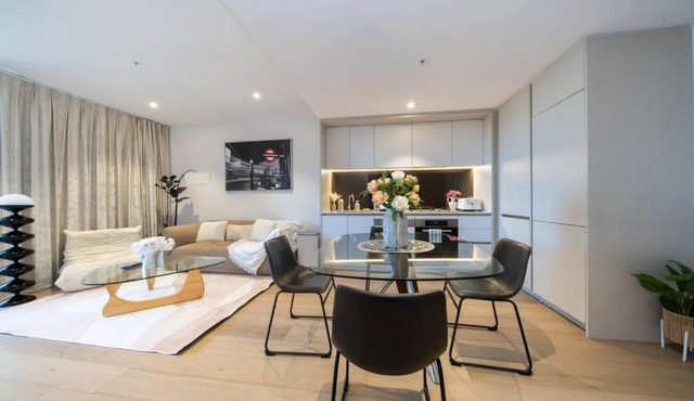 Modern Urban Oasis in the Heart of Chinatown