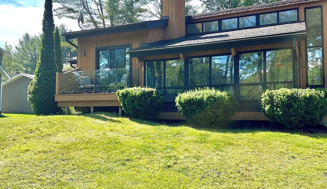 Modern Waterfront Cottage Retreat w/Sauna, games room, kayaks in washago