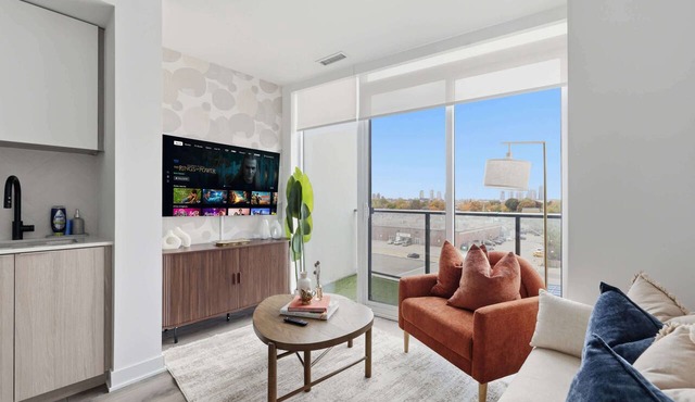 Modern West Getaway 2BR Condo with Free Parking in Toronto