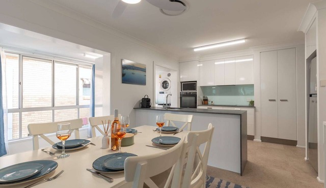 Moffat Beach Coastal Contemporary Unit A