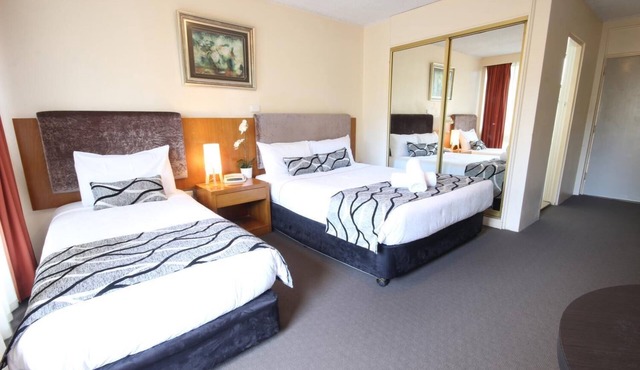 Molly Morgan Motor Inn
