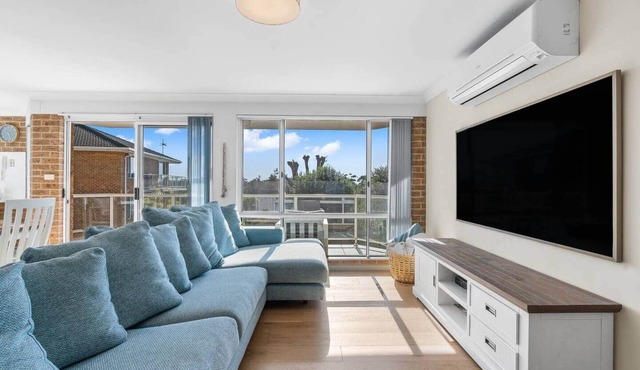 Mollymook Apartments - King Room only Ocean View