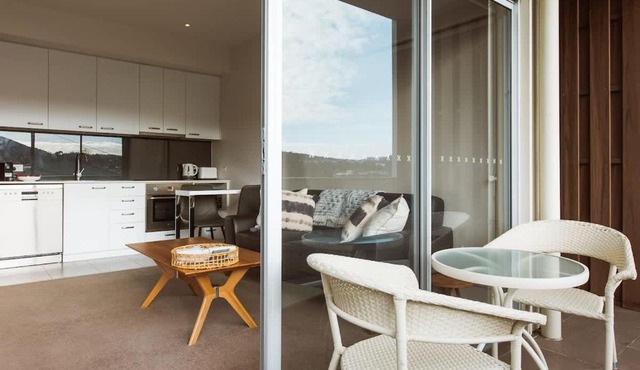 Montage Apartment + Views + Location + Car Parking