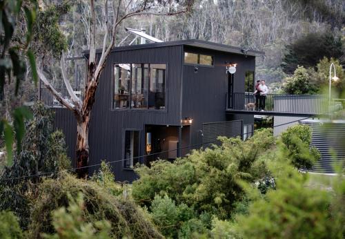 Months and Seasons - Coastal House - Stunning Views